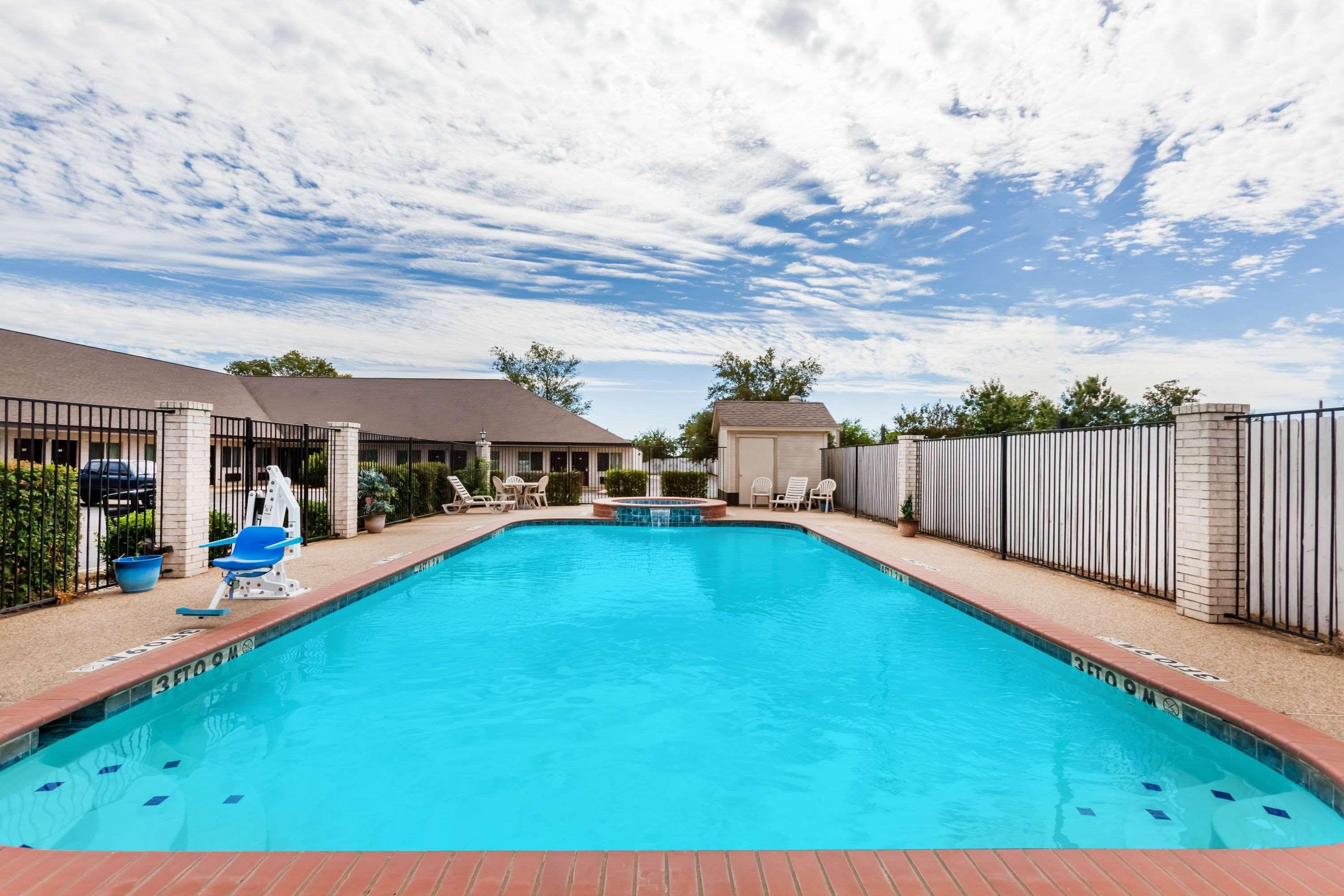Motel Super 8 By Wyndham Cleburne Exterior foto